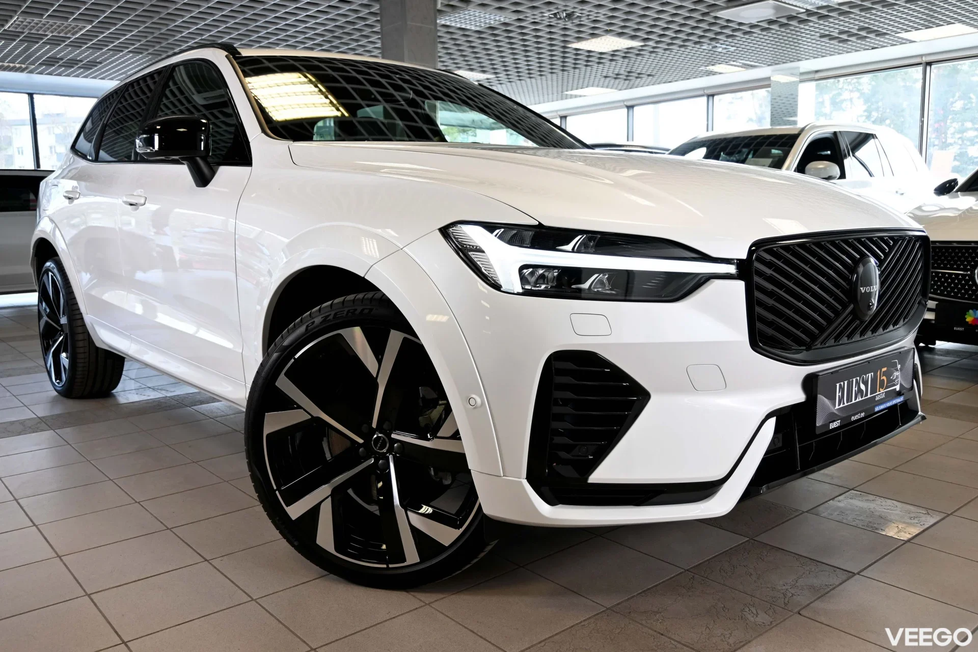 Volvo XC60 AWD T8 4C B&W LUXURY+ ULTRA BLACK INTELLI FULL 2 335kW