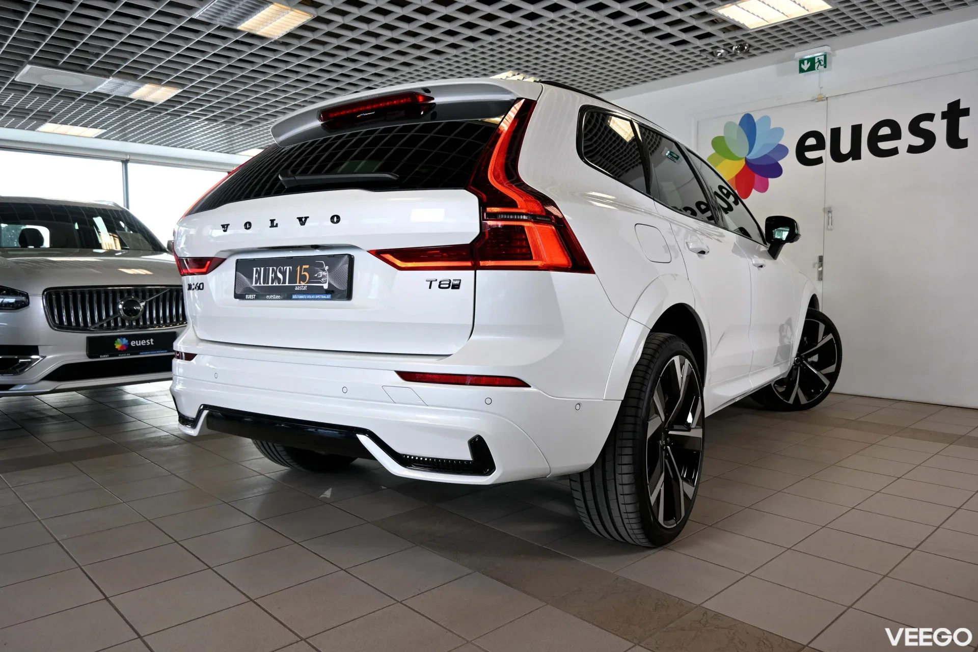 Volvo XC60 AWD T8 4C B&W LUXURY+ ULTRA BLACK INTELLI FULL 2 335kW