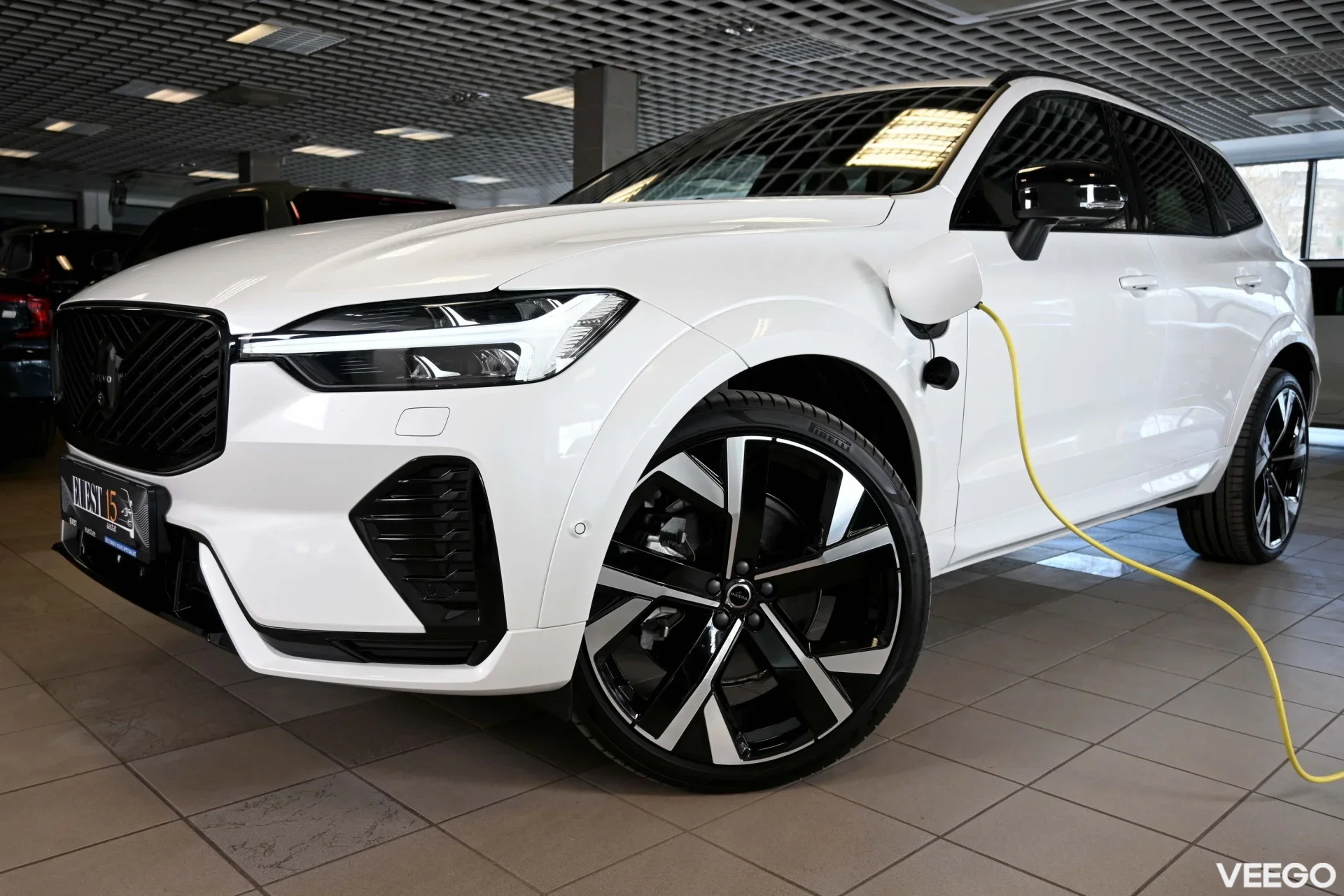 Volvo XC60 AWD T8 4C B&W LUXURY+ ULTRA BLACK INTELLI FULL 2 335kW