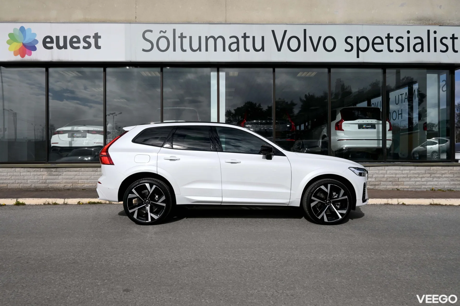 Volvo XC60 AWD T8 4C B&W LUXURY+ ULTRA BLACK INTELLI FULL 2 335kW