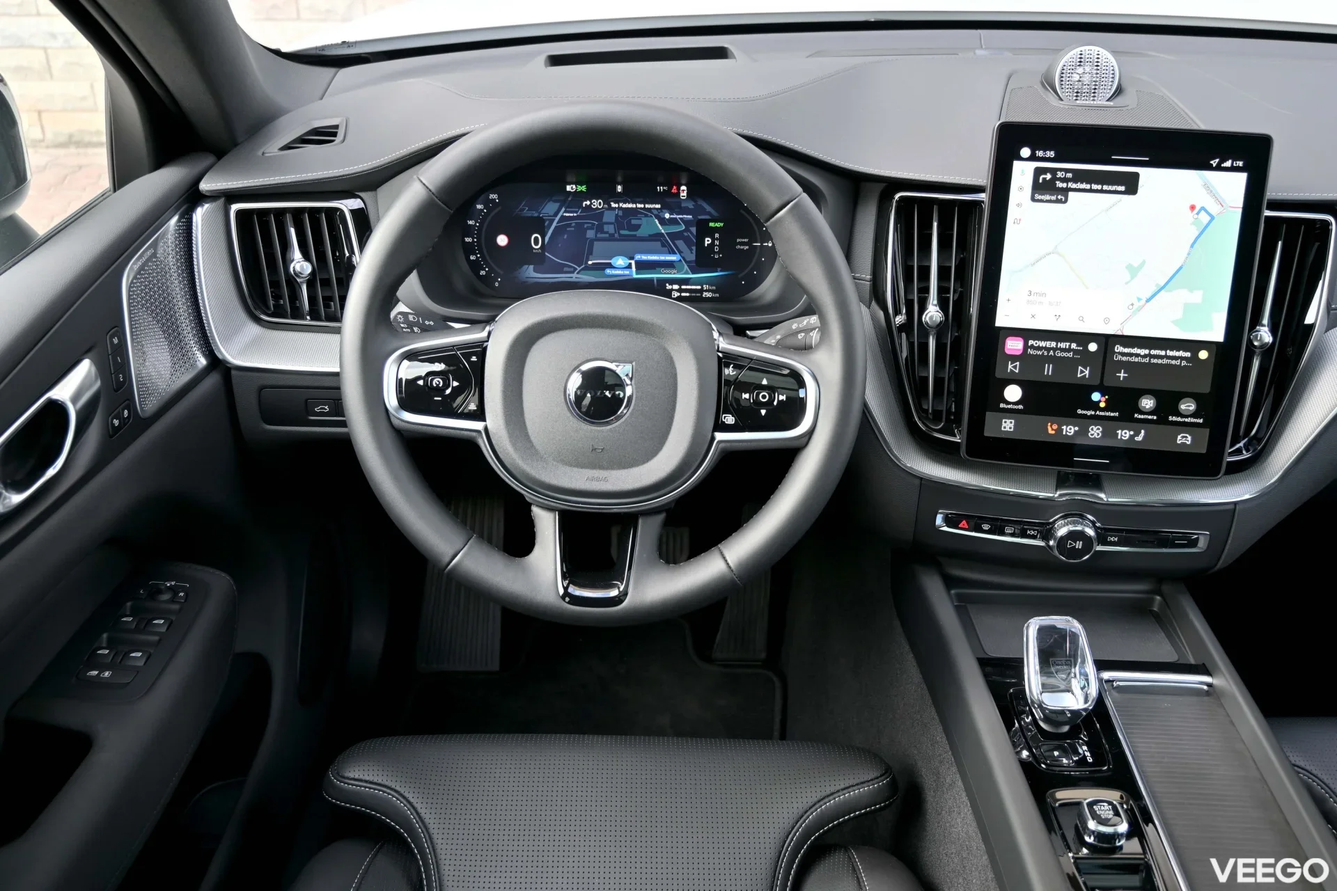 Volvo XC60 AWD T8 4C B&W LUXURY+ ULTRA BLACK INTELLI FULL 2 335kW