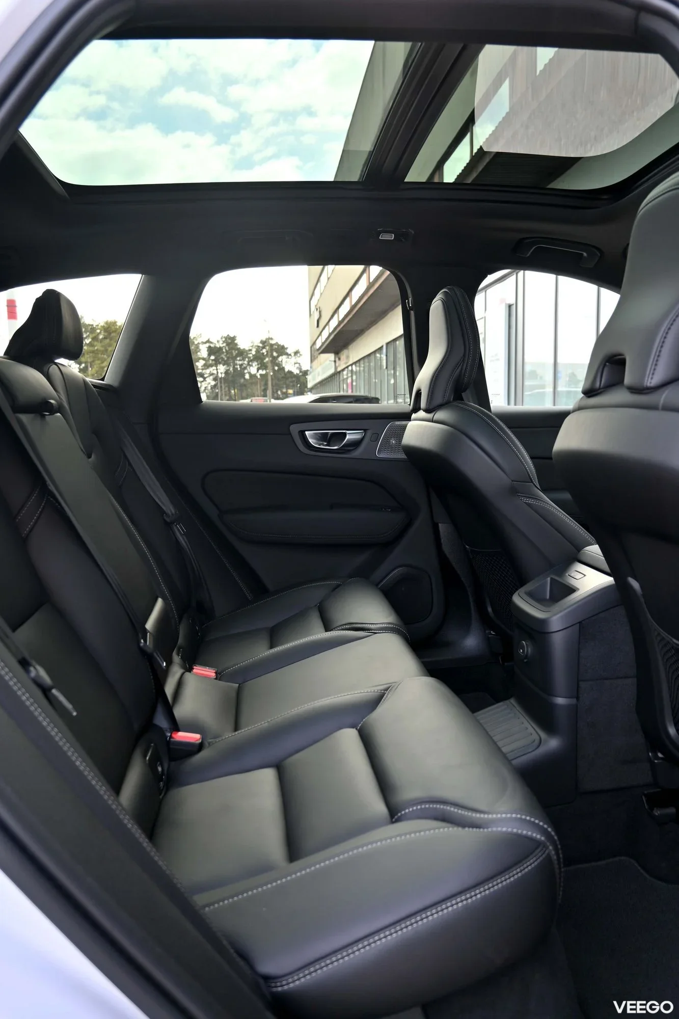 Volvo XC60 AWD T8 4C B&W LUXURY+ ULTRA BLACK INTELLI FULL 2 335kW