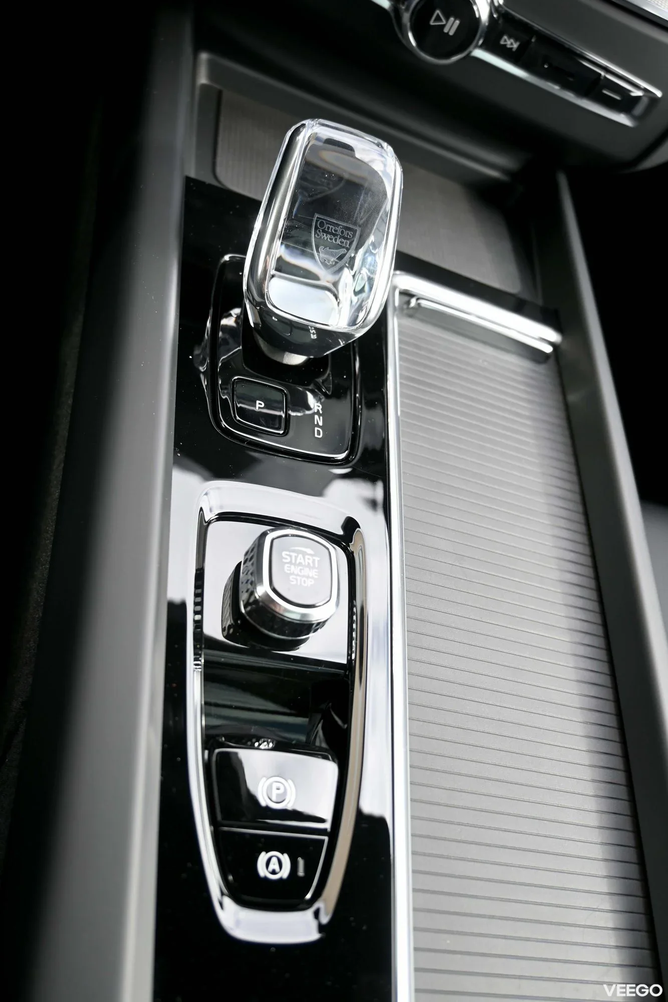 Volvo XC60 AWD T8 4C B&W LUXURY+ ULTRA BLACK INTELLI FULL 2 335kW