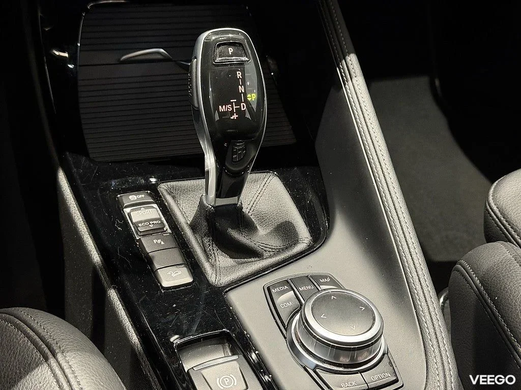 BMW X1 xDrive20d Sport Line Drag HiFi HUD Backkamera 18"