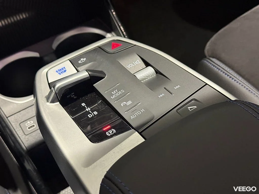 BMW iX2 IX2 xDrive30 M Sport Drag Adpt Farth Rattv 19" Backkamera