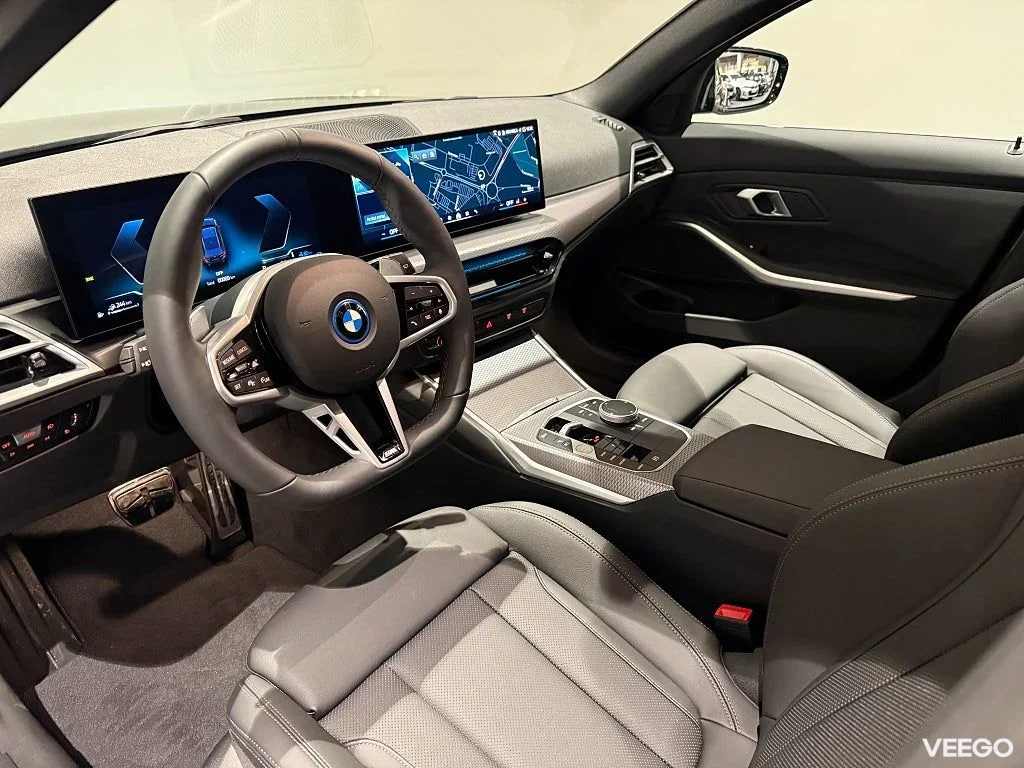 BMW 330 xDrive Touring M Sport Drag Adpt Farth HiFi Kamera 18"