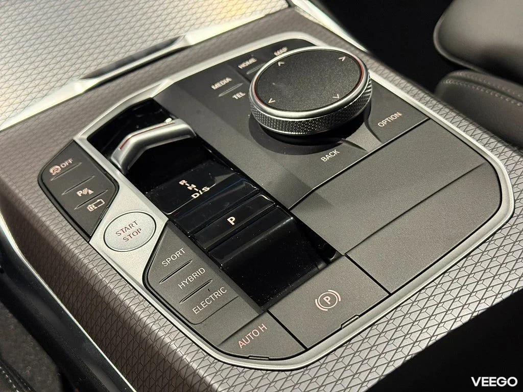 BMW 330 xDrive Touring M Sport Drag Adpt Farth HiFi Kamera 18"