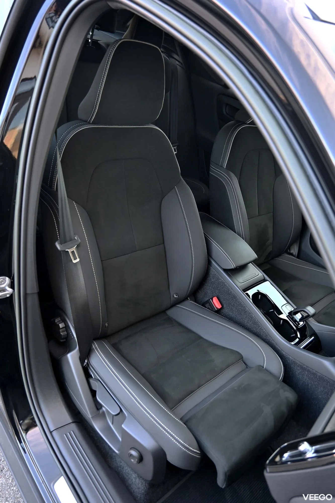 Volvo XC40 AWD P8 DARK PLUS INTELLI SAFE MY2023 FACELIFT 300kW