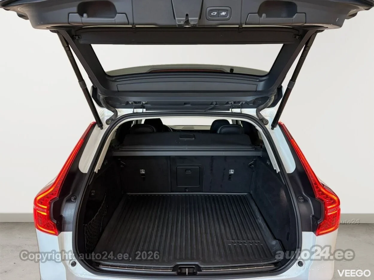 Volvo XC60 B4 AWD Momentum PRO MildHybrid 2 145kW