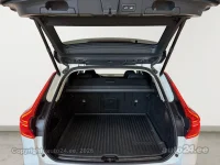 Volvo XC60 B4 AWD Momentum PRO MildHybrid 2 145kW thumbnail