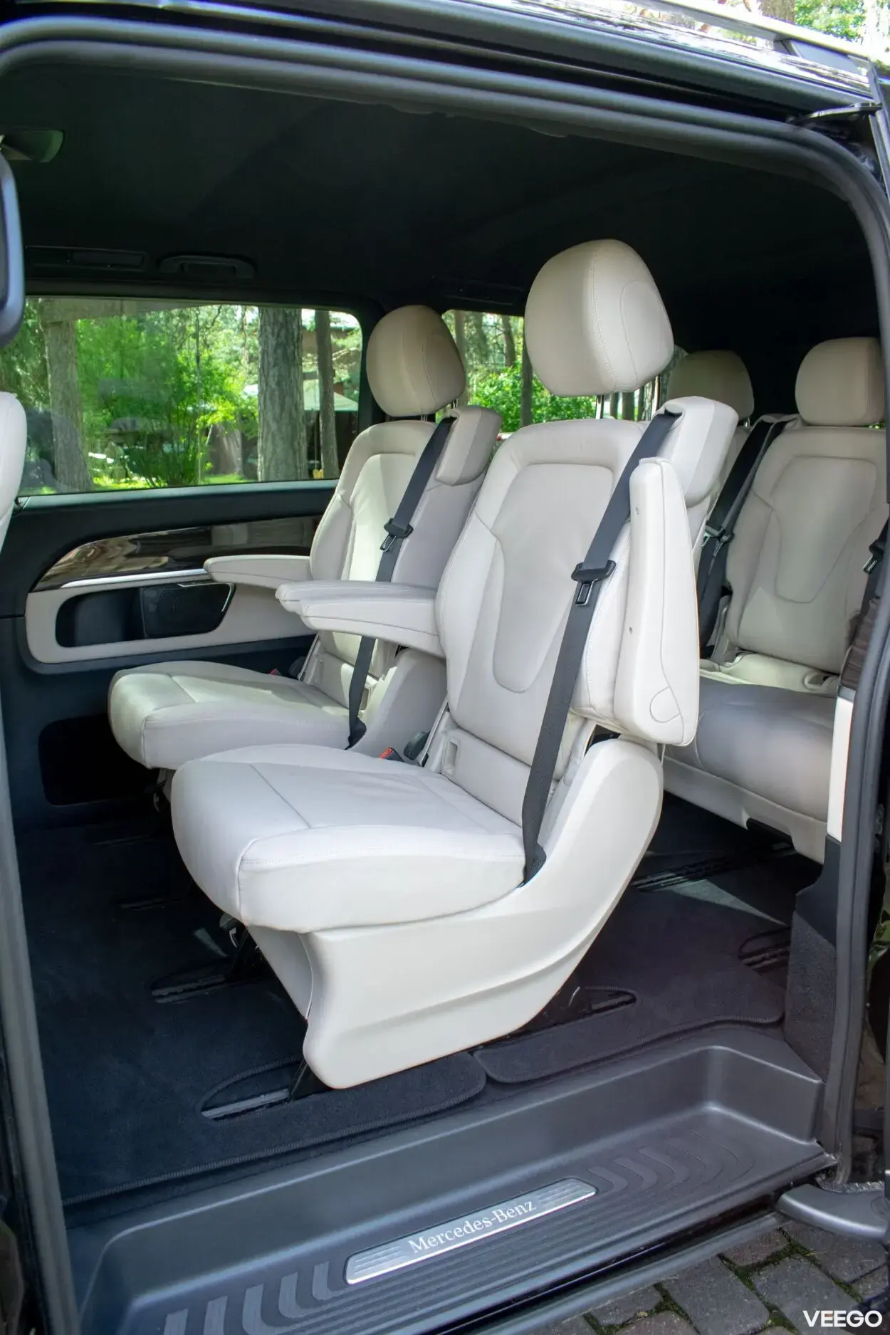 Mercedes-Benz V300 AMG Assist Wntr Long M1 N1 2 174kW
