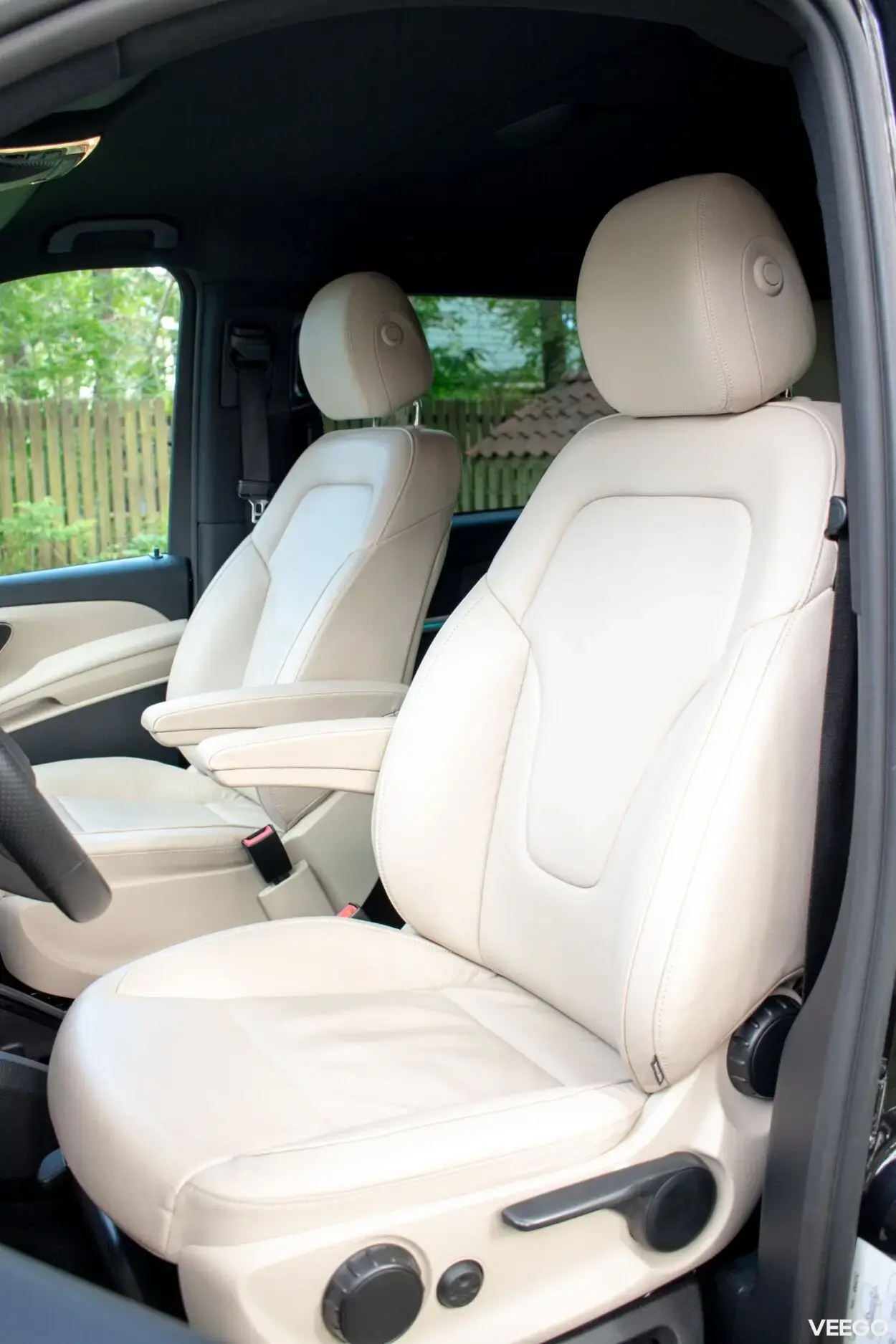 Mercedes-Benz V300 AMG Assist Wntr Long M1 N1 2 174kW