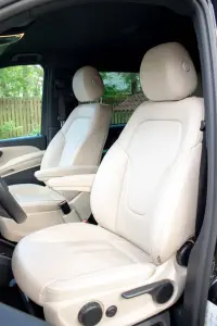 Mercedes-Benz V300 AMG Assist Wntr Long M1 N1 2 174kW thumbnail