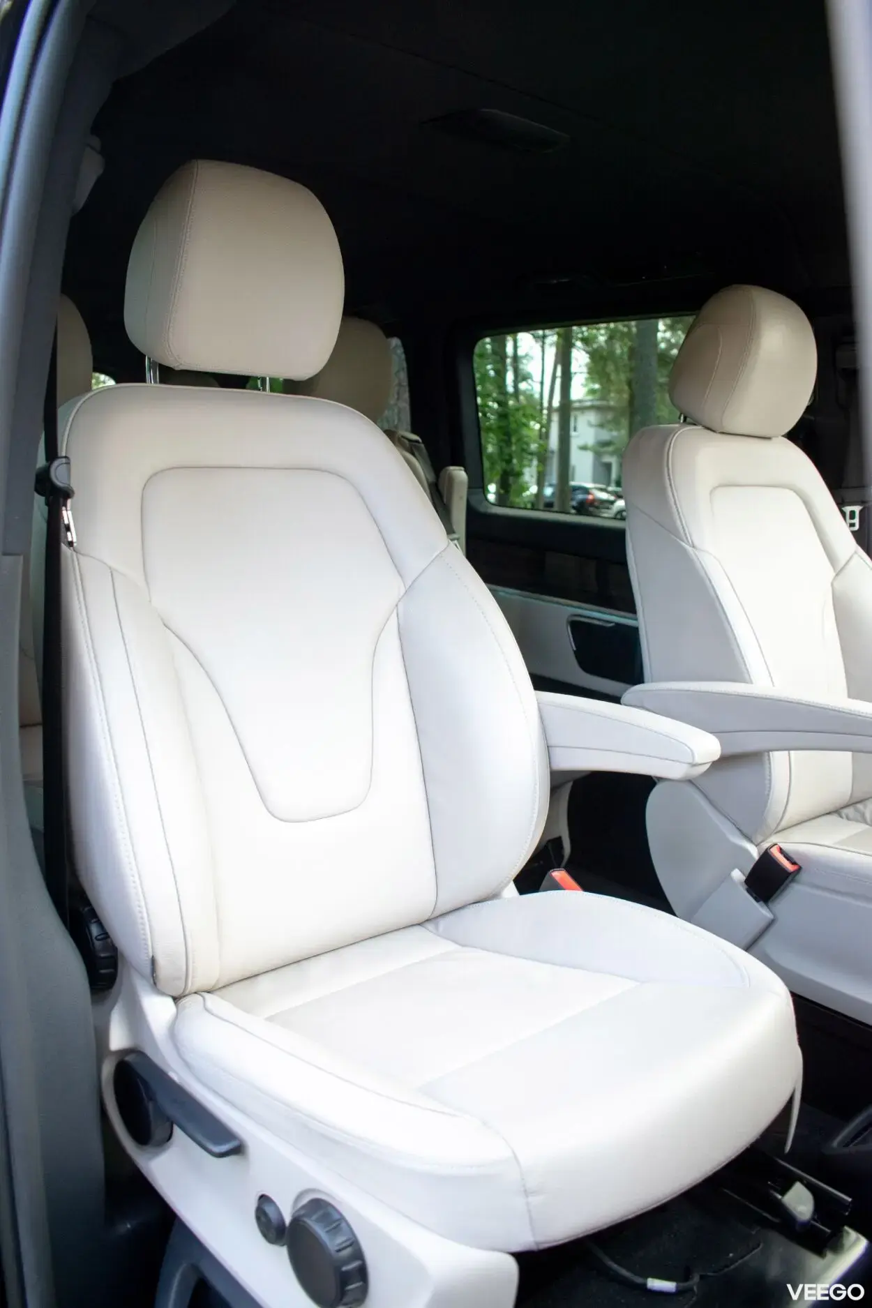 Mercedes-Benz V300 AMG Assist Wntr Long M1 N1 2 174kW