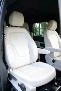 Mercedes-Benz V300 AMG Assist Wntr Long M1 N1 2 174kW thumbnail