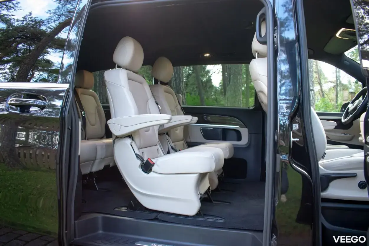 Mercedes-Benz V300 AMG Assist Wntr Long M1 N1 2 174kW