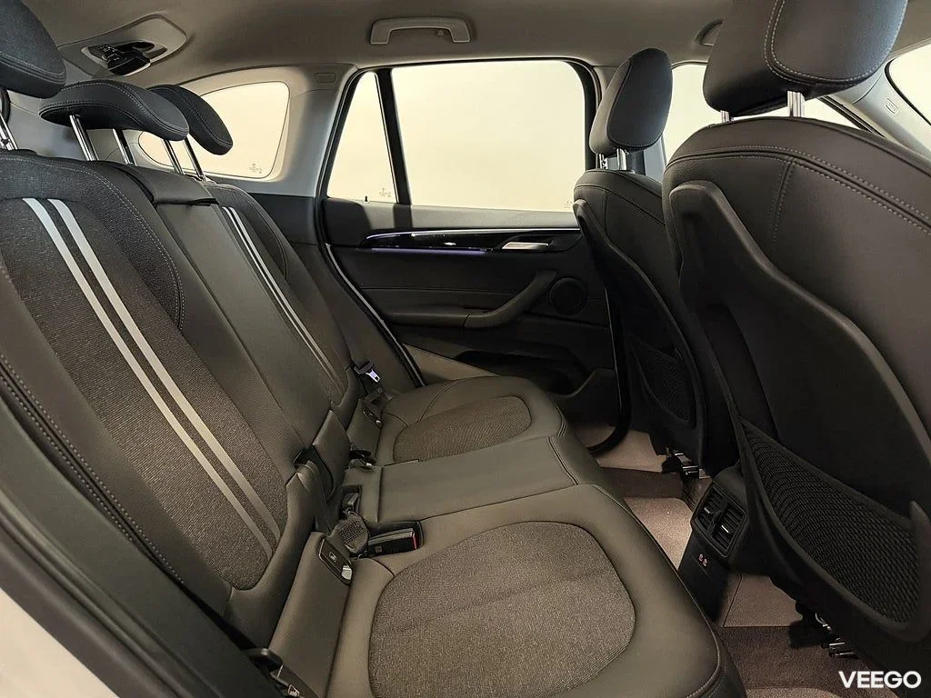 BMW X1 xDrive25e SportLine Head-Up Drag 18" LM Sportstolar