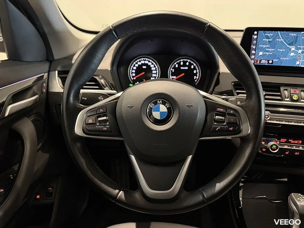 BMW X1 xDrive25e SportLine Head-Up Drag 18" LM Sportstolar