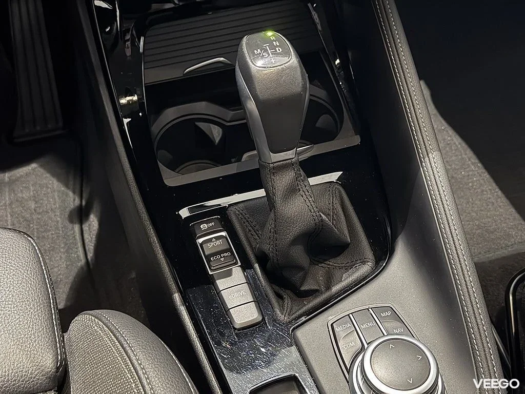 BMW X1 xDrive25e SportLine Head-Up Drag 18" LM Sportstolar