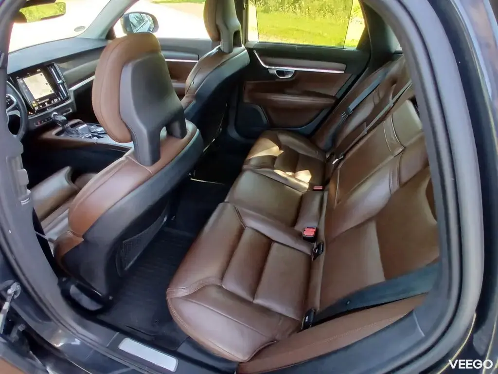 Volvo V90 Cross Country MOMENTUM 2.0 173kW
