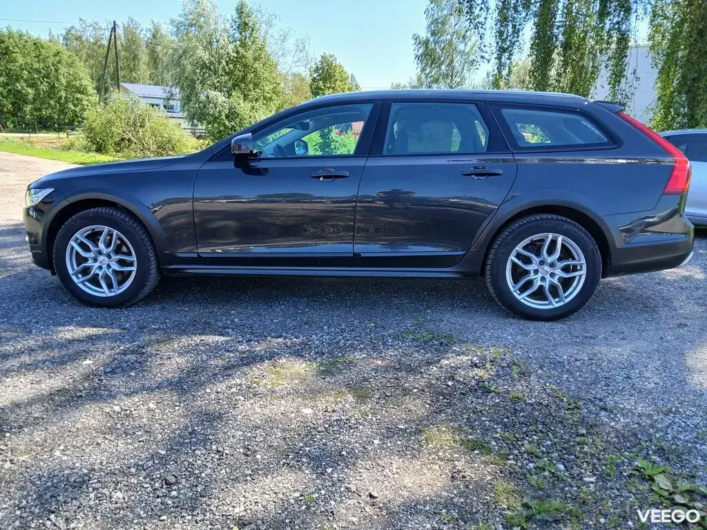 Volvo V90 Cross Country MOMENTUM 2.0 173kW