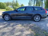 Volvo V90 Cross Country MOMENTUM 2.0 173kW thumbnail