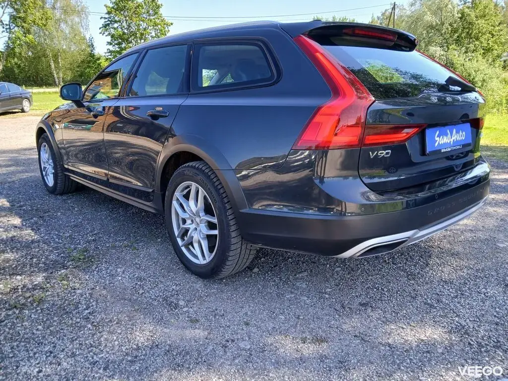 Volvo V90 Cross Country MOMENTUM 2.0 173kW