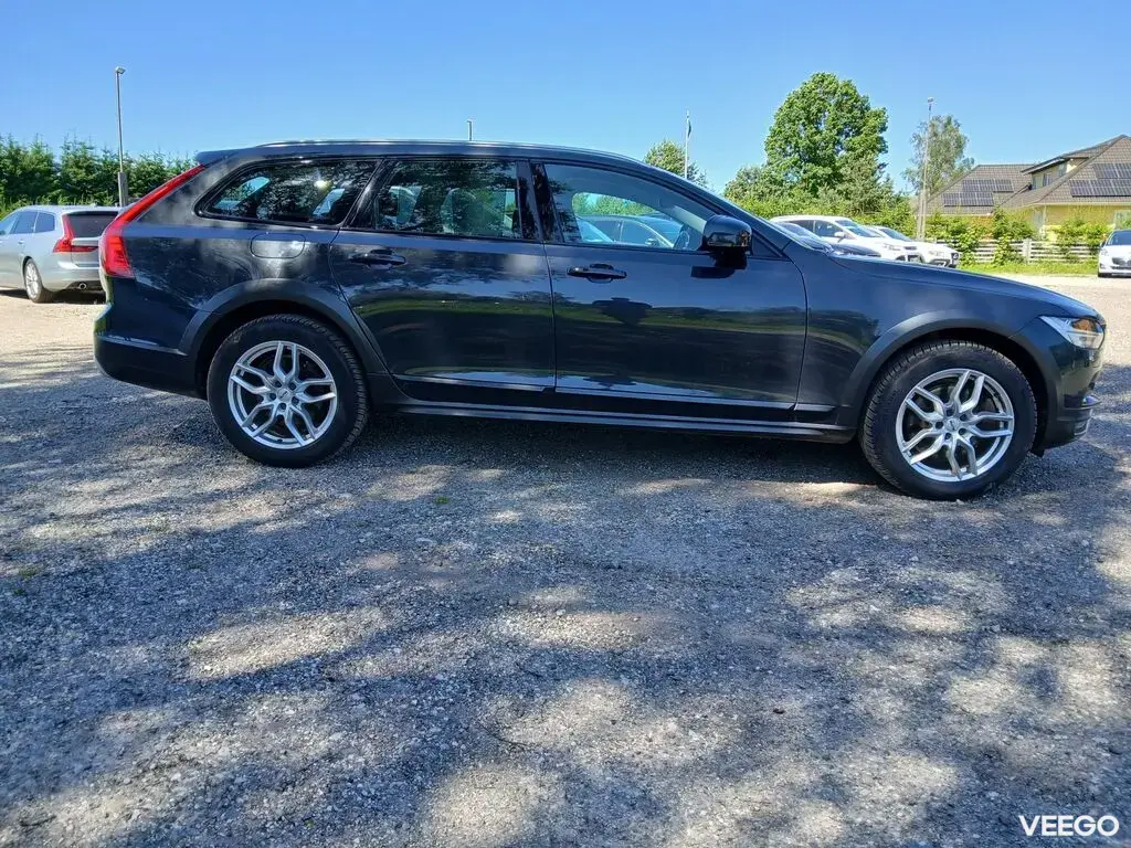 Volvo V90 Cross Country MOMENTUM 2.0 173kW