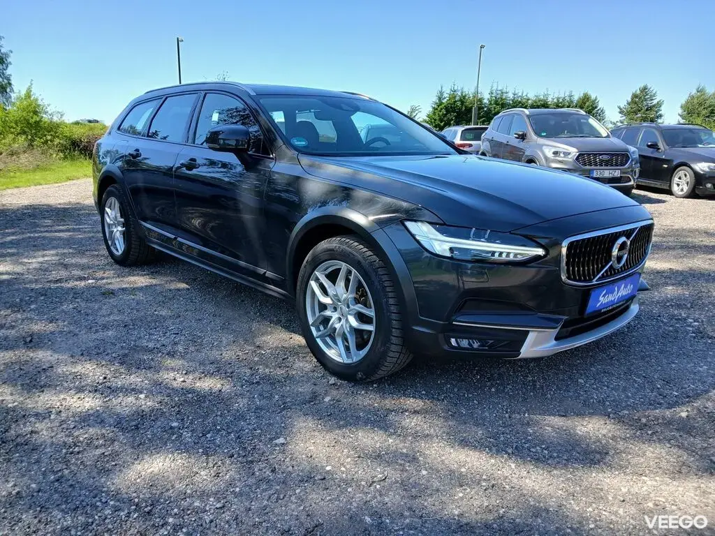 Volvo V90 Cross Country MOMENTUM 2.0 173kW