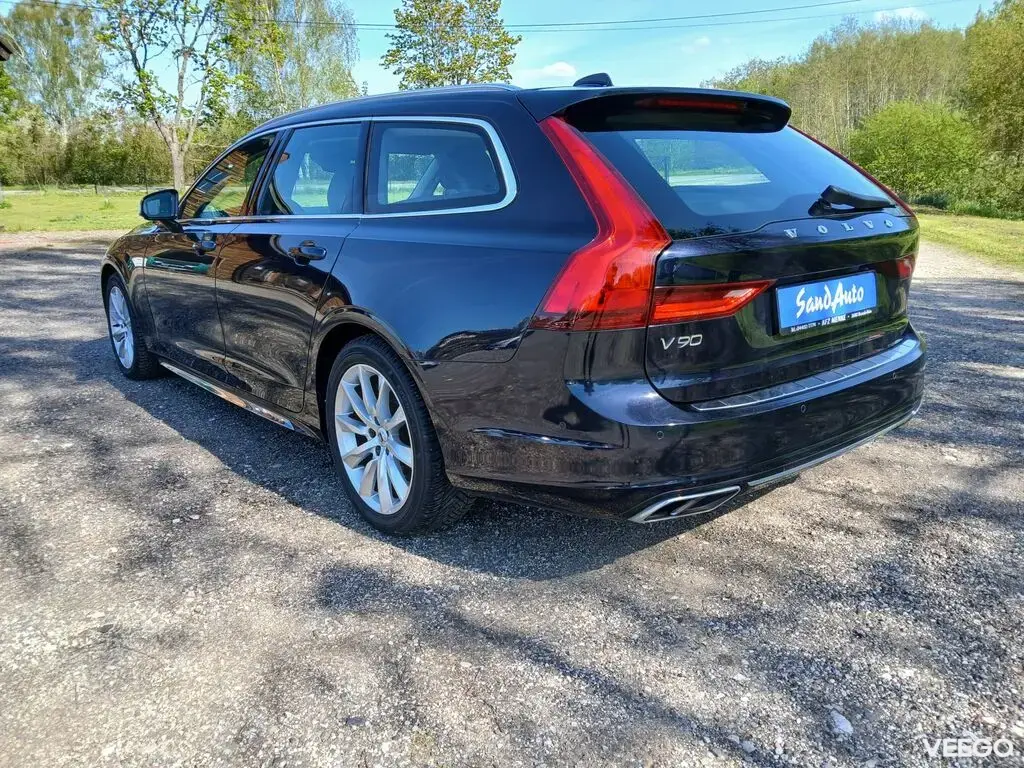Volvo V90 MOMENTUM 2.0 140kW