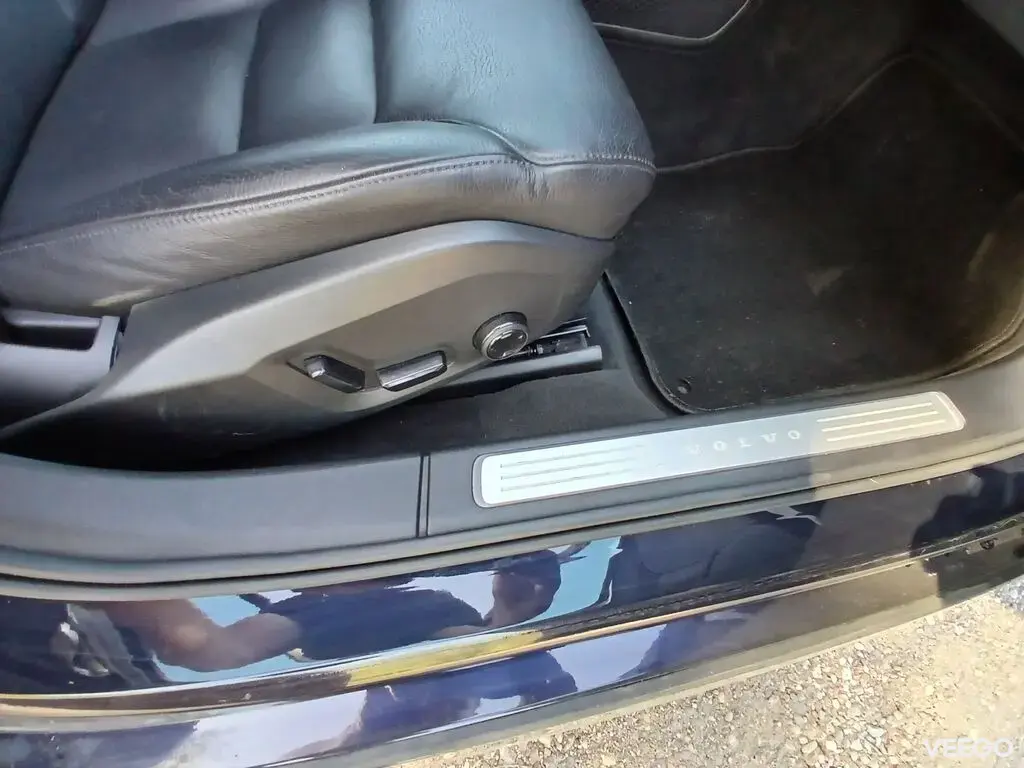 Volvo V90 MOMENTUM 2.0 140kW