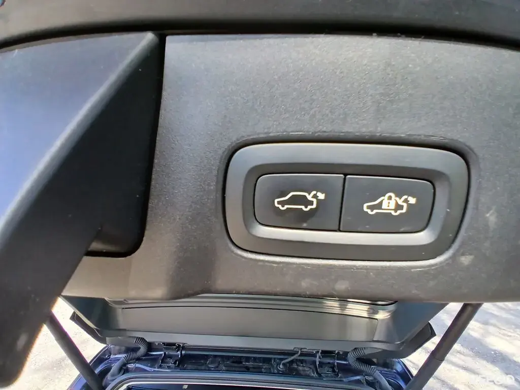 Volvo V90 MOMENTUM 2.0 140kW