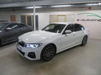 BMW 330 2.0 135kW thumbnail