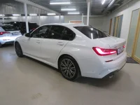 BMW 330 2.0 135kW thumbnail