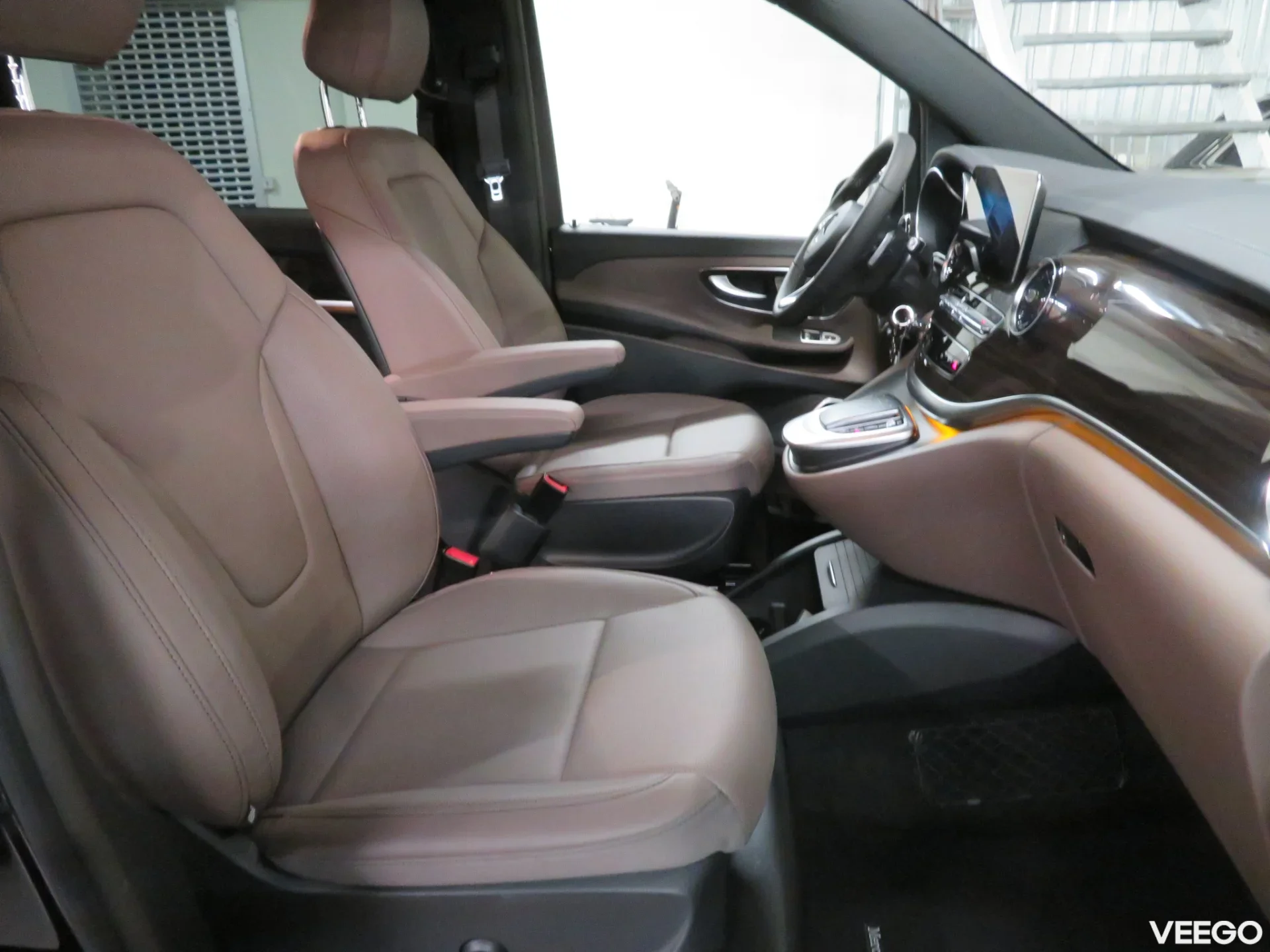 Mercedes-Benz V300 2.0 174kW