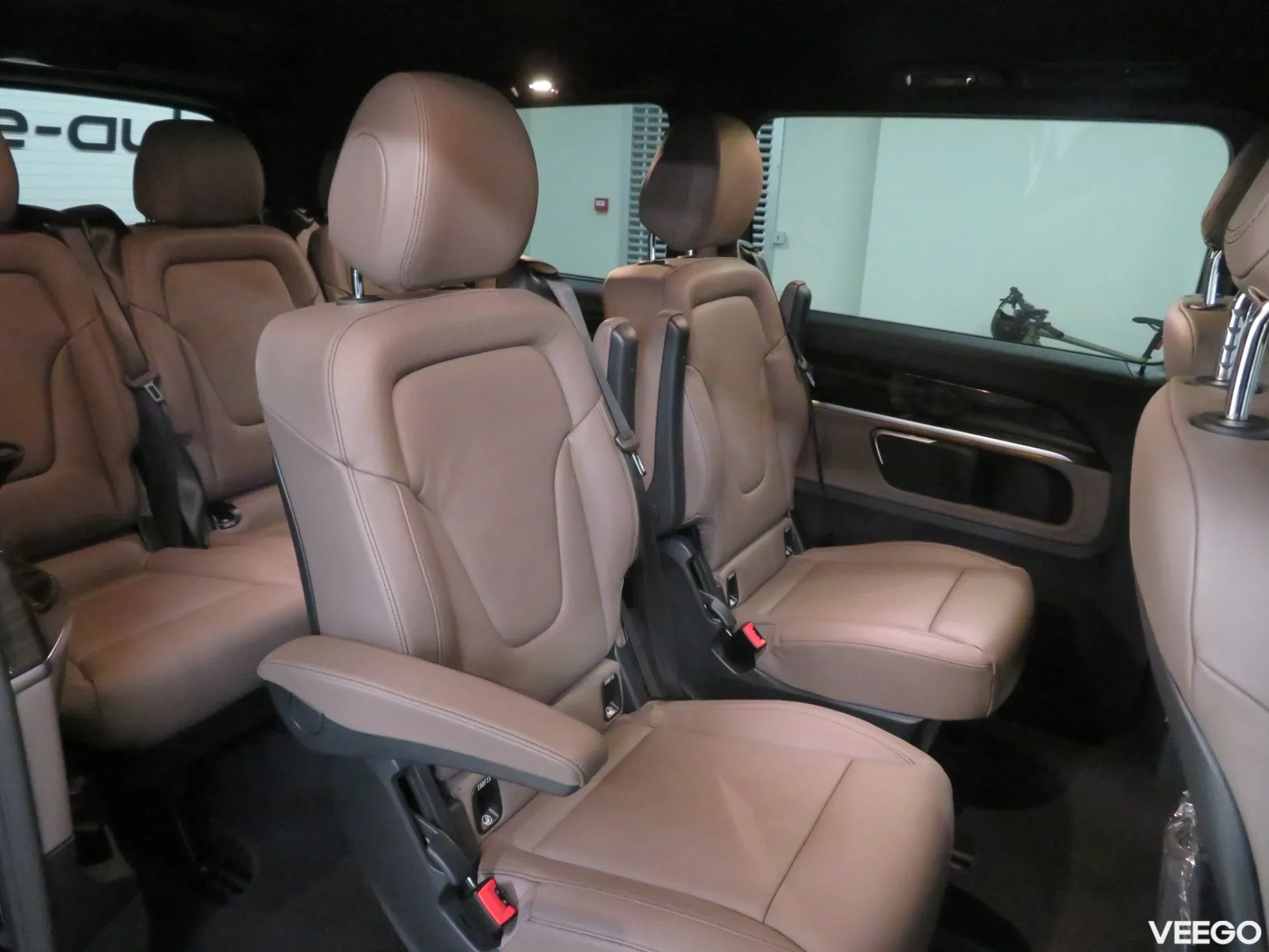 Mercedes-Benz V300 2.0 174kW