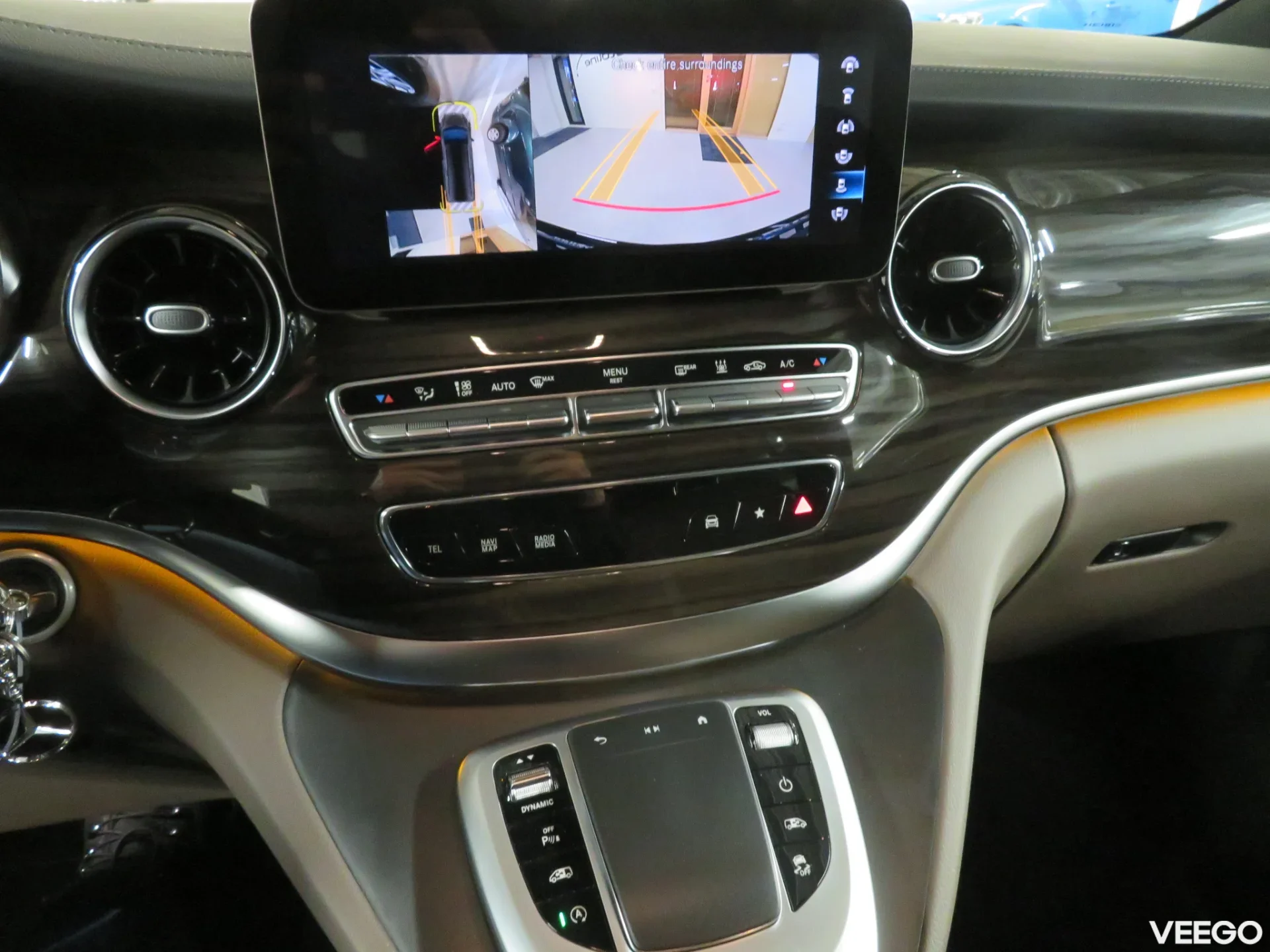 Mercedes-Benz V300 2.0 174kW