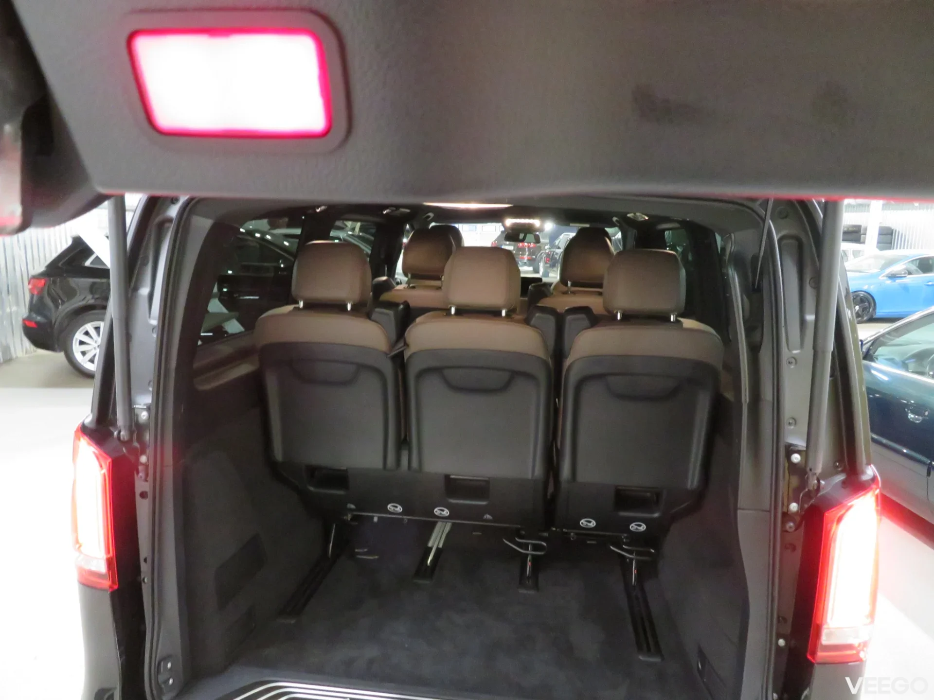 Mercedes-Benz V300 2.0 174kW