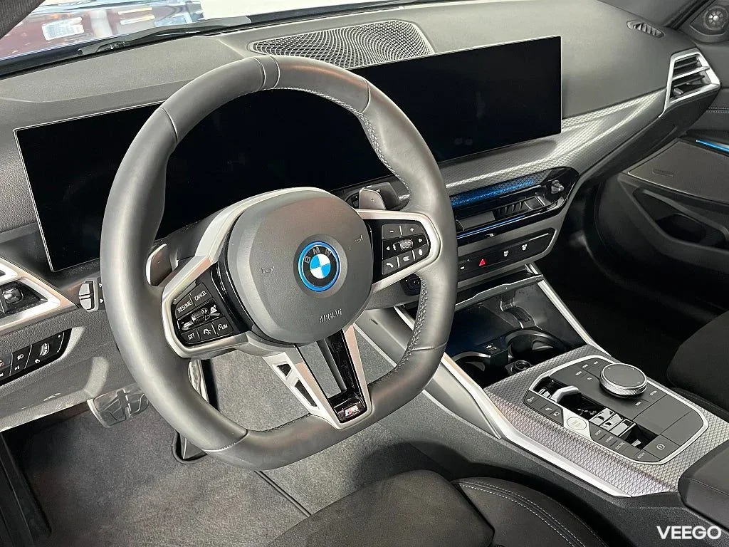 BMW 330 xDrive Sedan M Sport Pro H/K Drag Comfort Access