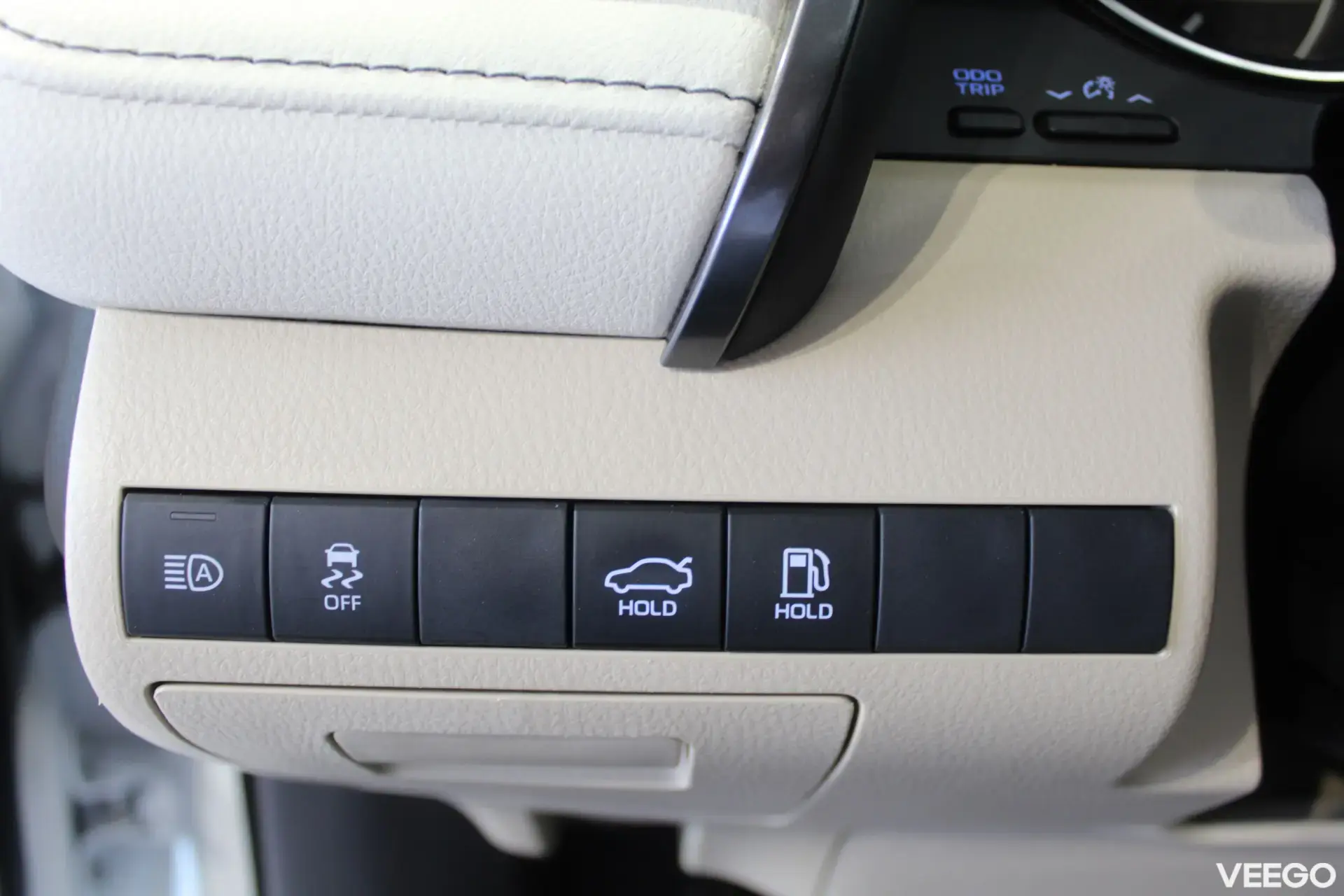 Toyota Camry Luxury Business 2.5 131kW