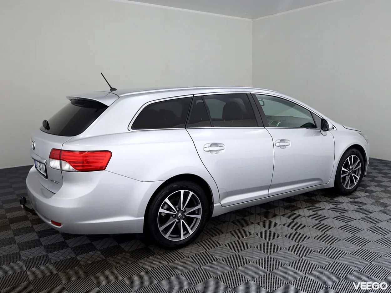 Toyota Avensis 2.2 110kW