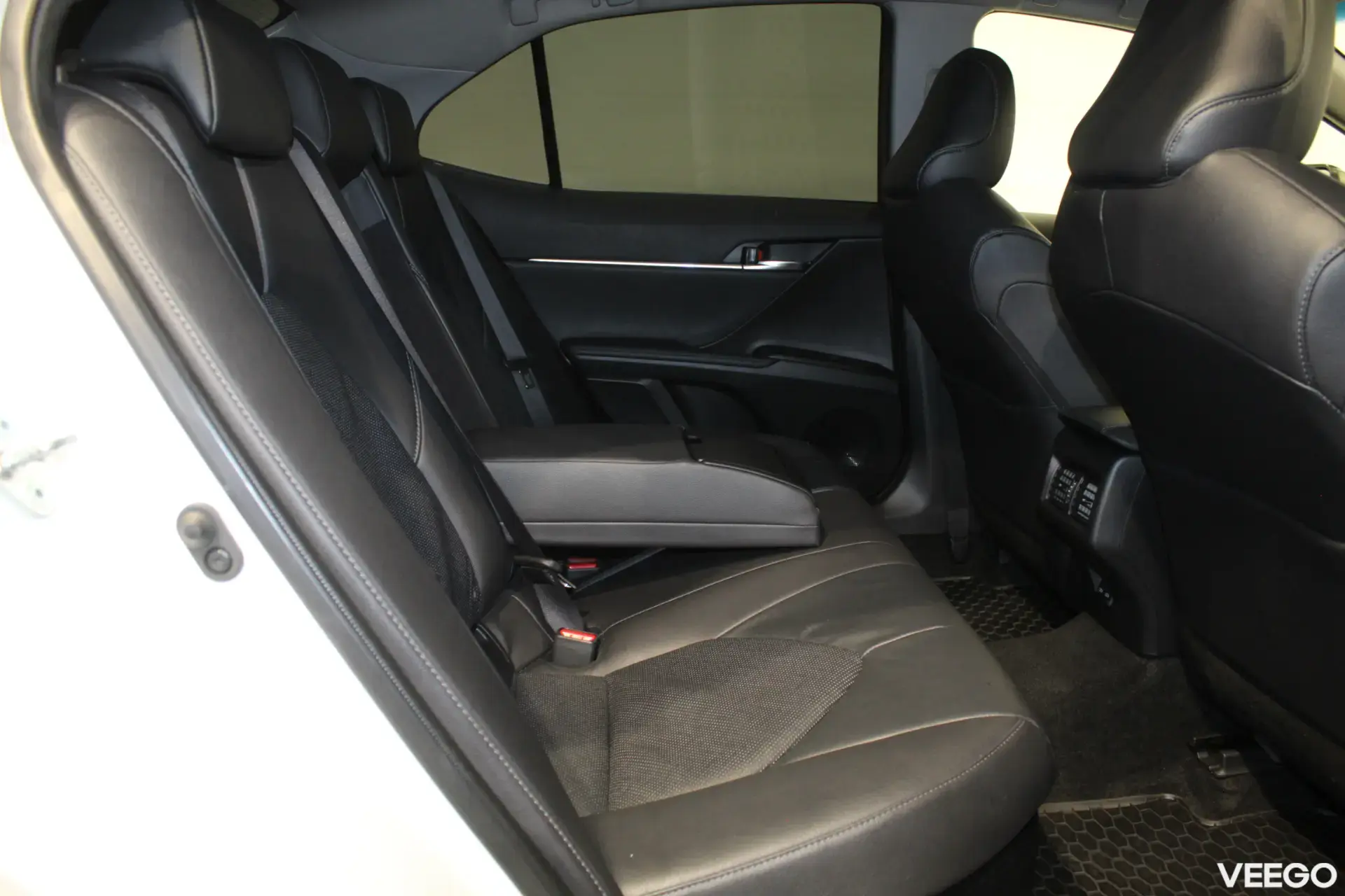 Toyota Camry Luxury Business 2.5 131kW