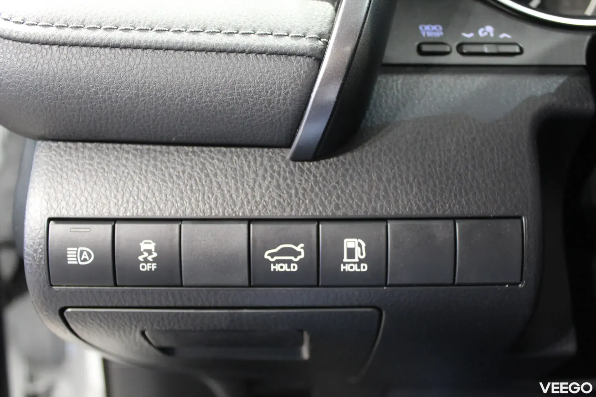 Toyota Camry Luxury Business 2.5 131kW