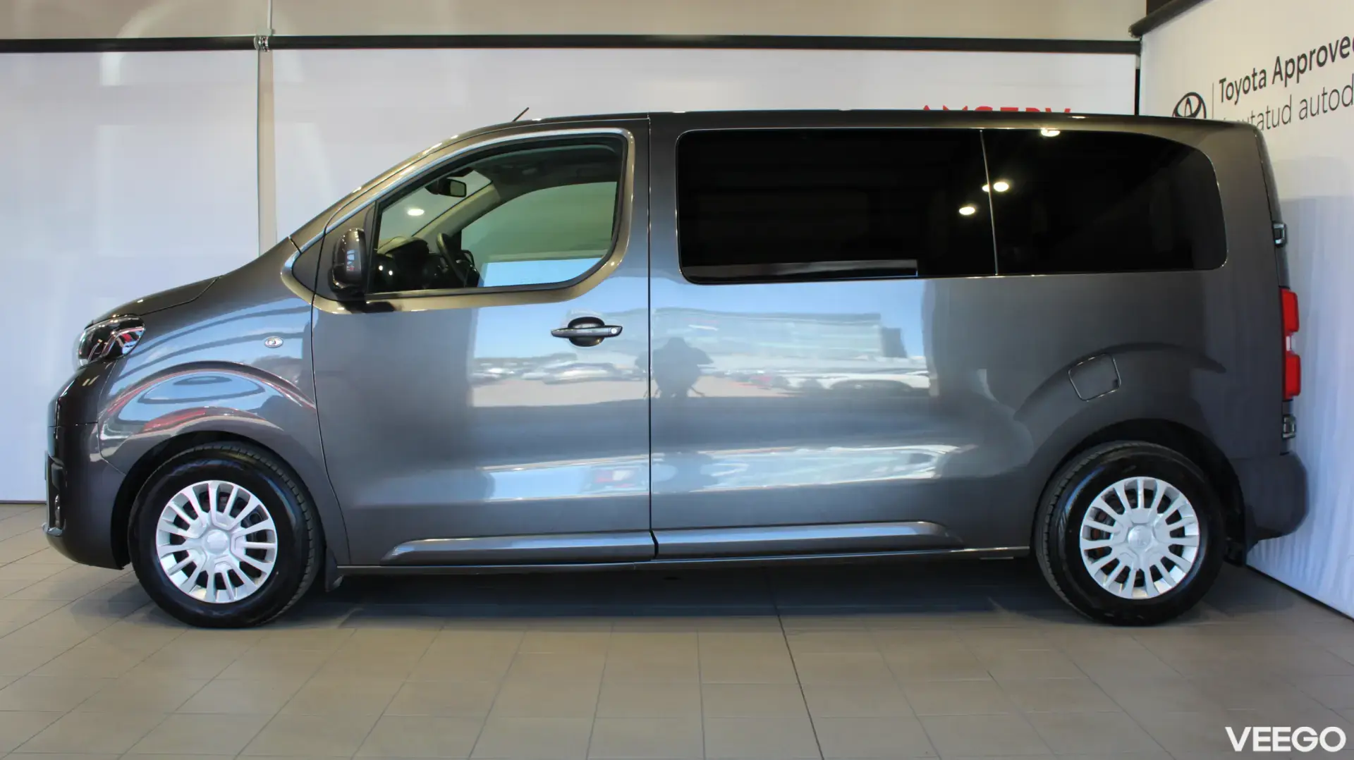 Toyota Proace Verso Medium Single side door Shuttle 2 90kW