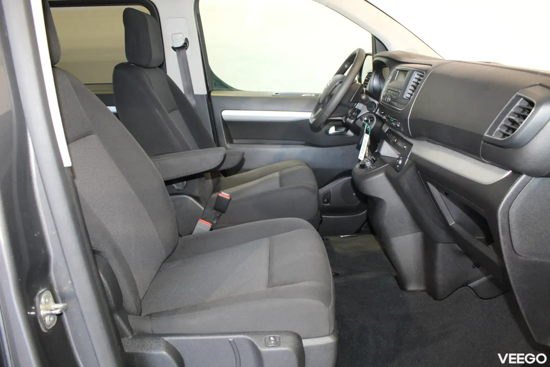 Toyota Proace Verso Medium Single side door Shuttle 2 90kW