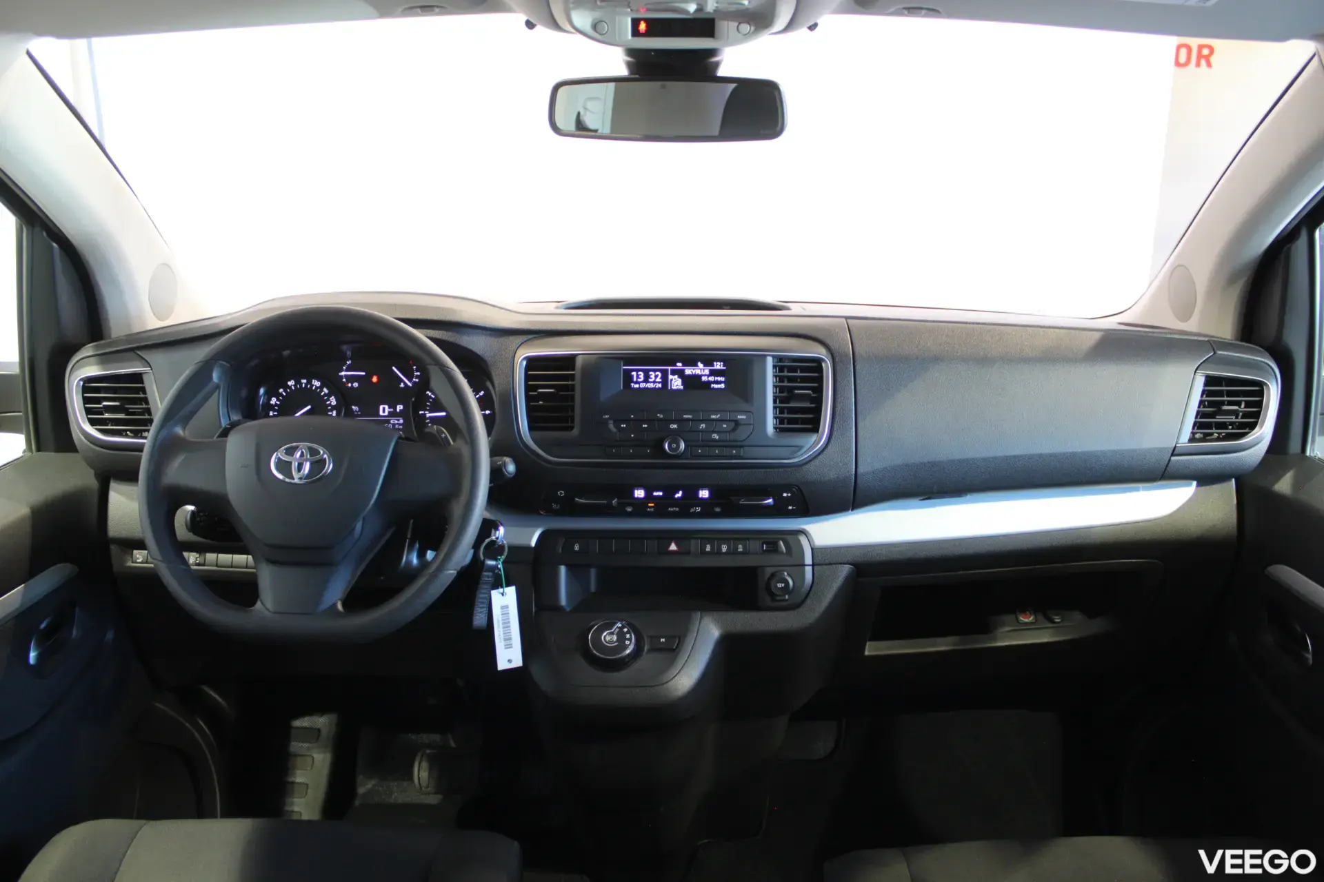 Toyota Proace Verso Medium Single side door Shuttle 2 90kW