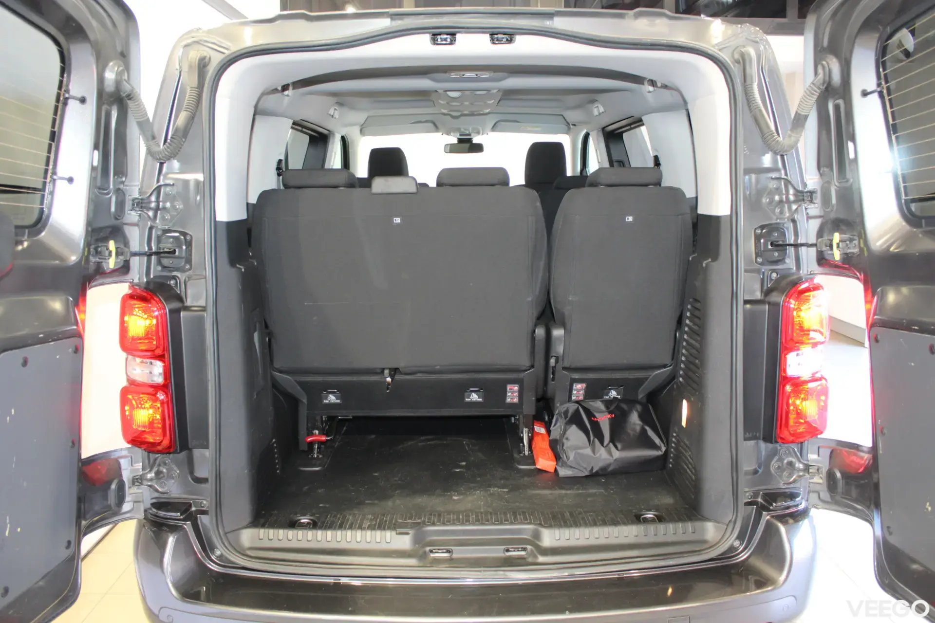 Toyota Proace Verso Medium Single side door Shuttle 2 90kW