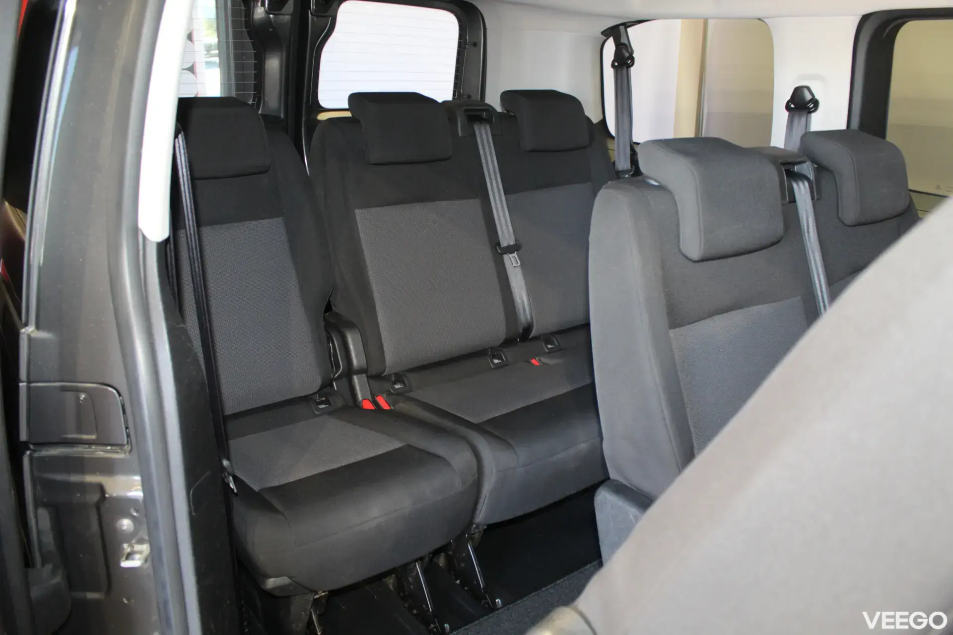 Toyota Proace Verso Medium Single side door Shuttle 2 90kW