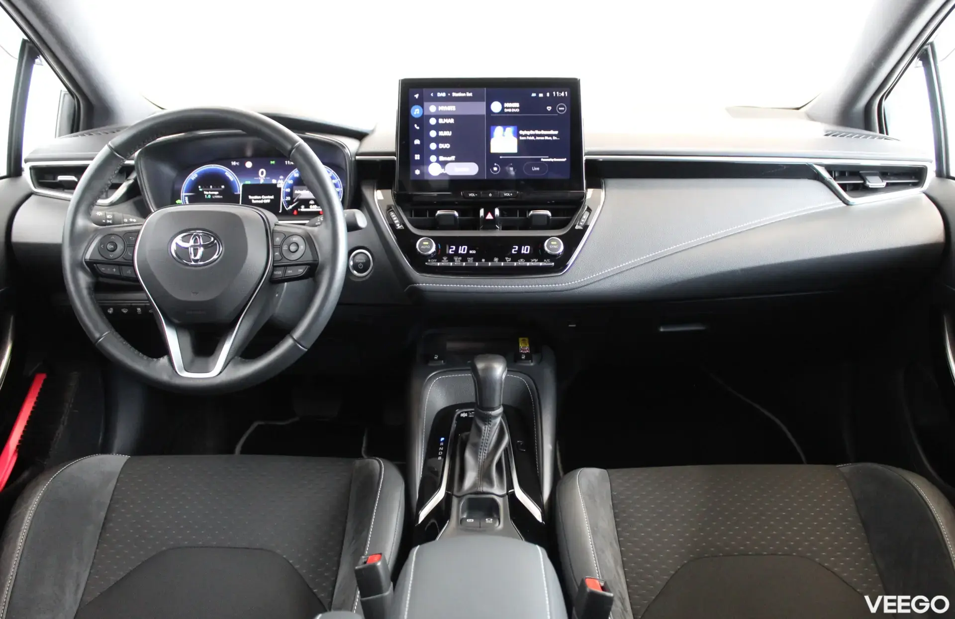 Toyota Corolla Luxury Hybrid 1.8 72kW