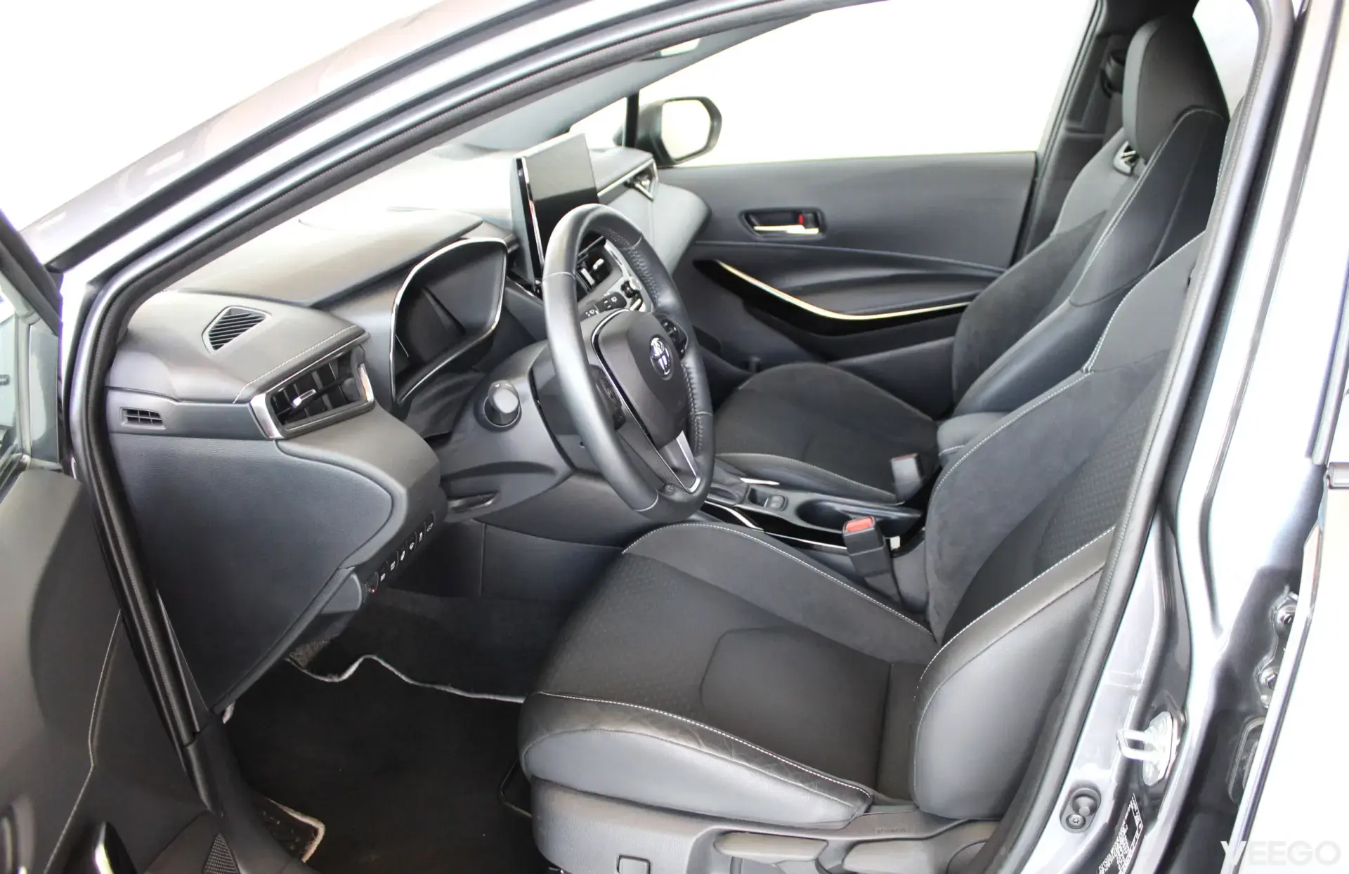 Toyota Corolla Luxury Hybrid 1.8 72kW